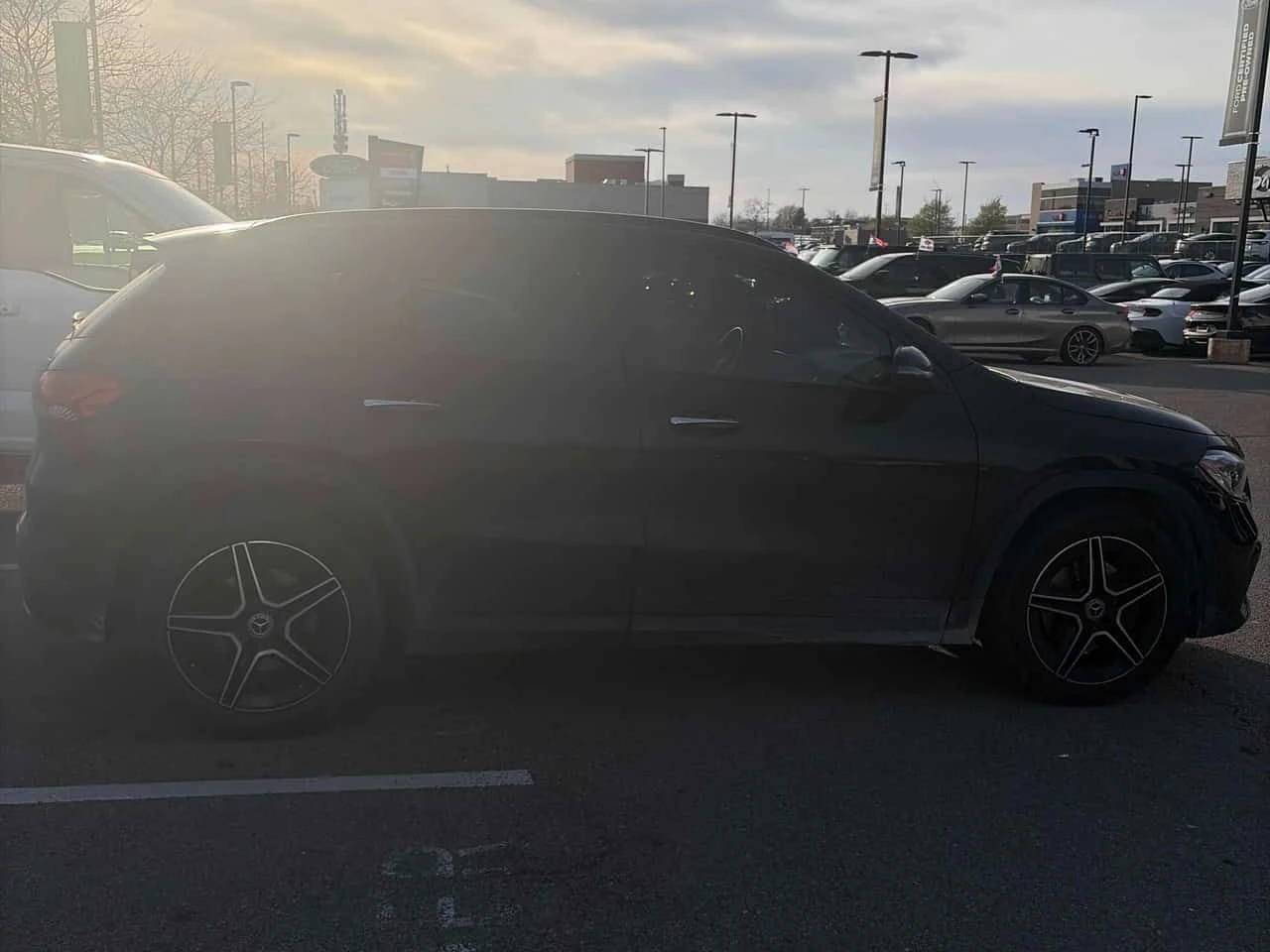 Mercedes-Benz GLA * 250 * 2 КЛЮЧА* ПОДГРЕВ* PANO* KEYLESS* , снимка 3 - Автомобили и джипове - 54425246