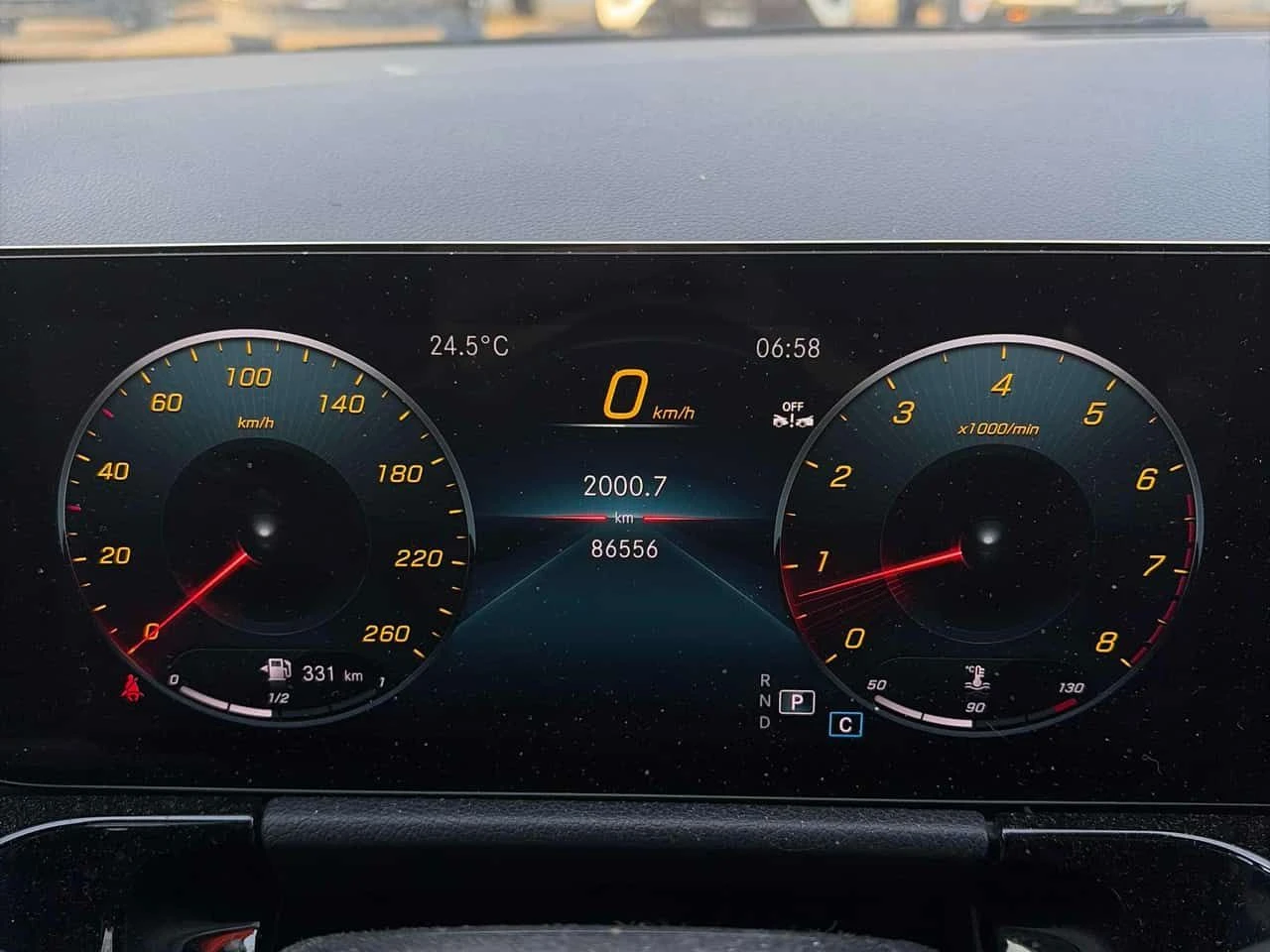 Mercedes-Benz GLA * 250 * 2 КЛЮЧА* ПОДГРЕВ* PANO* KEYLESS* , снимка 8 - Автомобили и джипове - 54425246