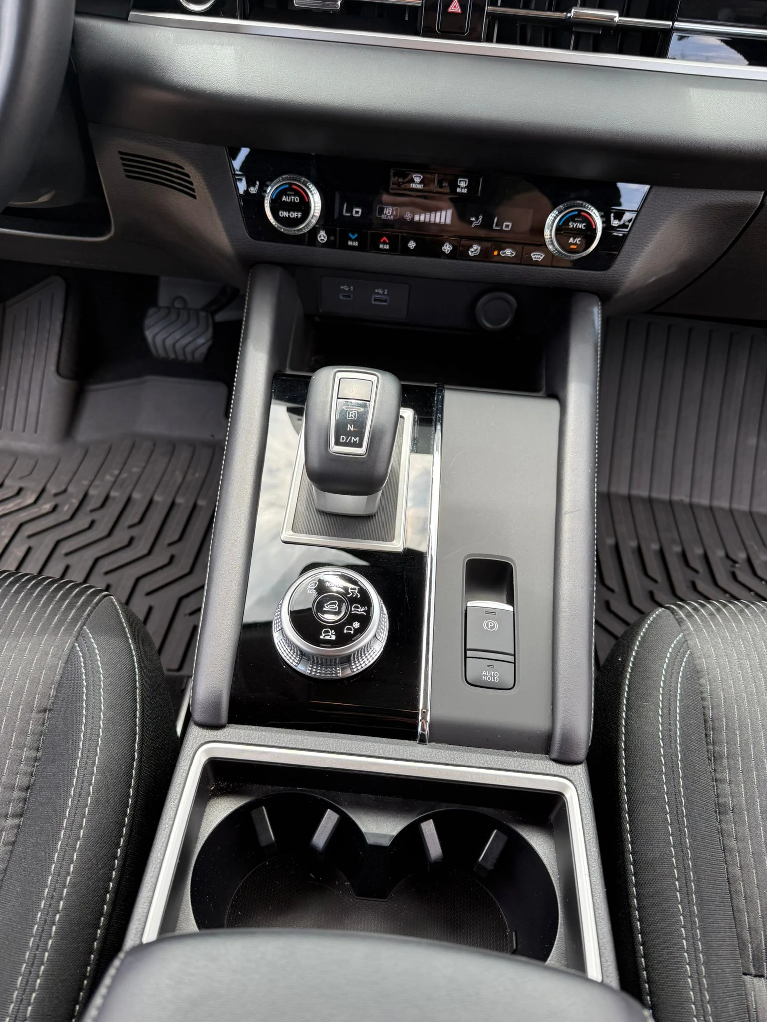 Mitsubishi Outlander SE S-AWC 2.5, снимка 12 - Автомобили и джипове - 54744366