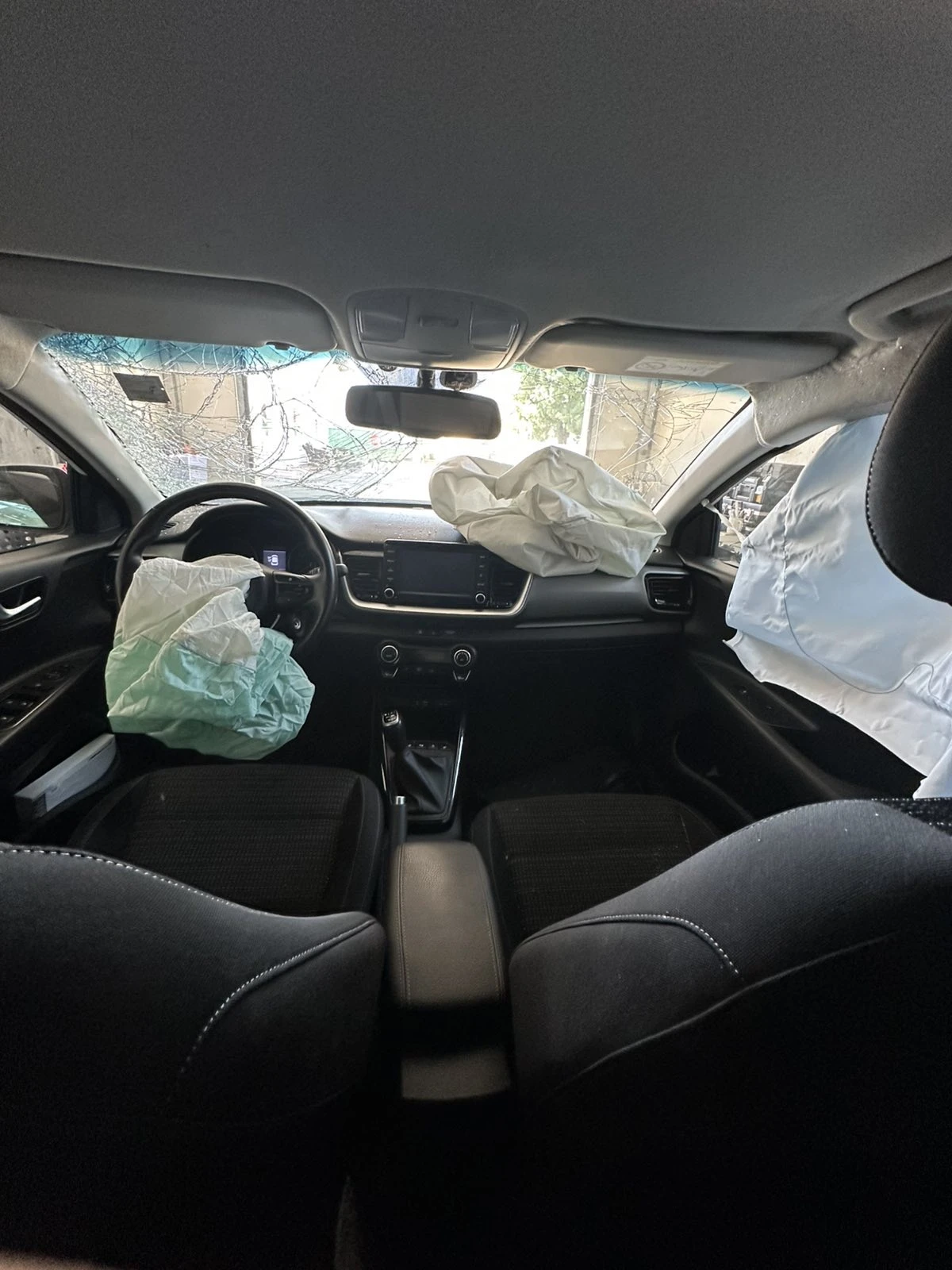 Kia Stonic, снимка 5 - Автомобили и джипове - 55450384