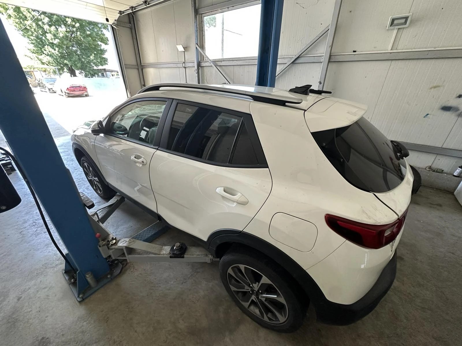 Kia Stonic, снимка 6 - Автомобили и джипове - 55450384