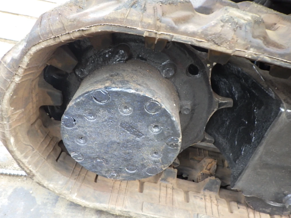 Багер Cat 008CR, снимка 8 - Индустриална техника - 54264453