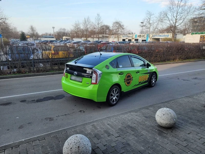 Toyota Prius 1.8 Hybrid Facelift LPG, снимка 4 - Автомобили и джипове - 44623629