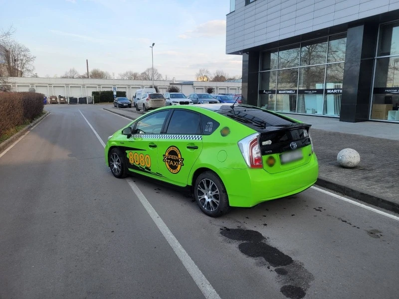 Toyota Prius 1.8 Hybrid Facelift LPG, снимка 3 - Автомобили и джипове - 44623629