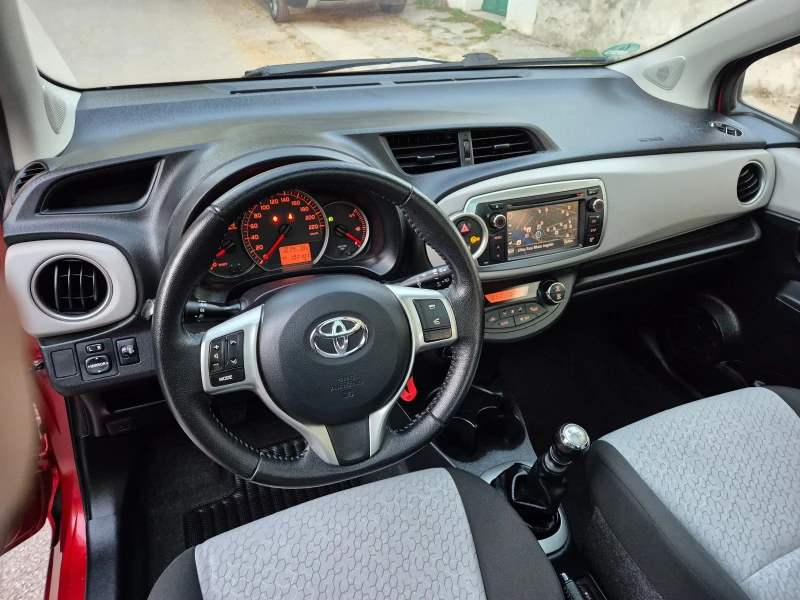 Toyota Yaris 1.33ivvt-нави-6speed-верига-нов, снимка 14 - Автомобили и джипове - 47427291