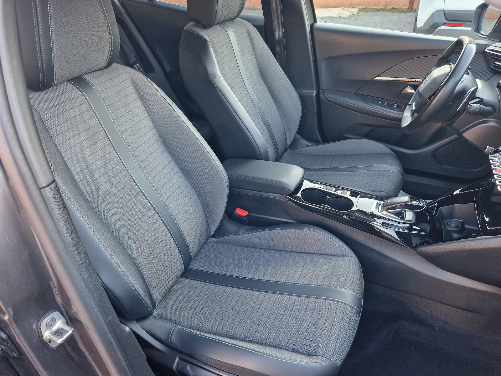 Peugeot 2008 Allure Pack + AVTOMAT - изображение 9