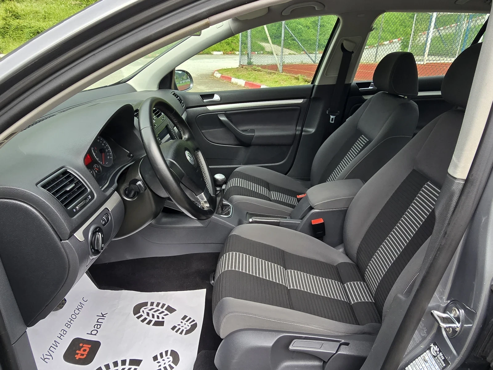 VW Golf 1.6 бензин стария мотор, снимка 13 - Автомобили и джипове - 54584228