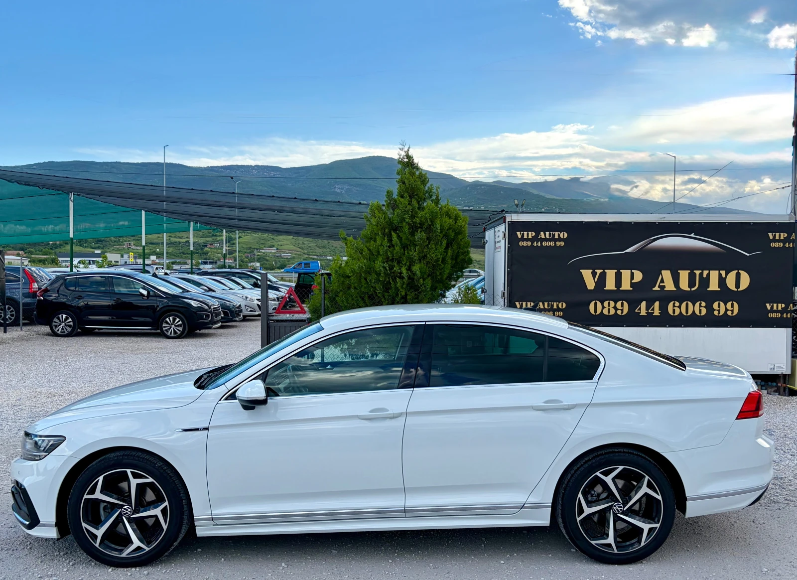 VW Passat R-LINE FACELIFT 2.0TDI DSG TOP FULL, снимка 8 - Автомобили и джипове - 54597421