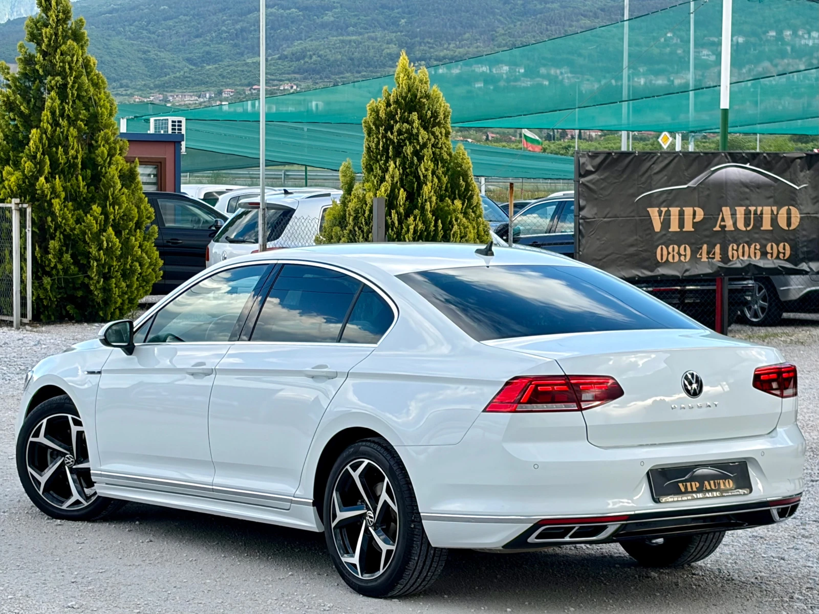 VW Passat R-LINE FACELIFT 2.0TDI DSG TOP FULL, снимка 5 - Автомобили и джипове - 54597421