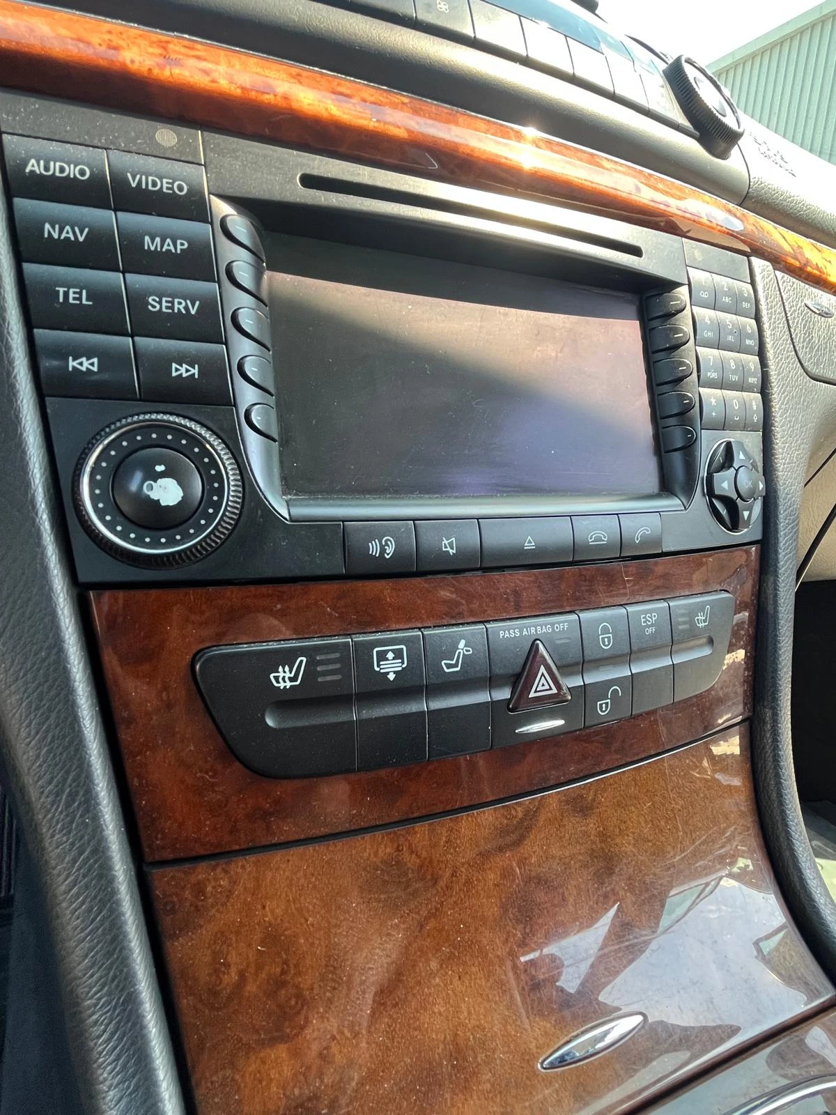 Mercedes-Benz E 270 CDI Elegance, снимка 10 - Автомобили и джипове - 54626649