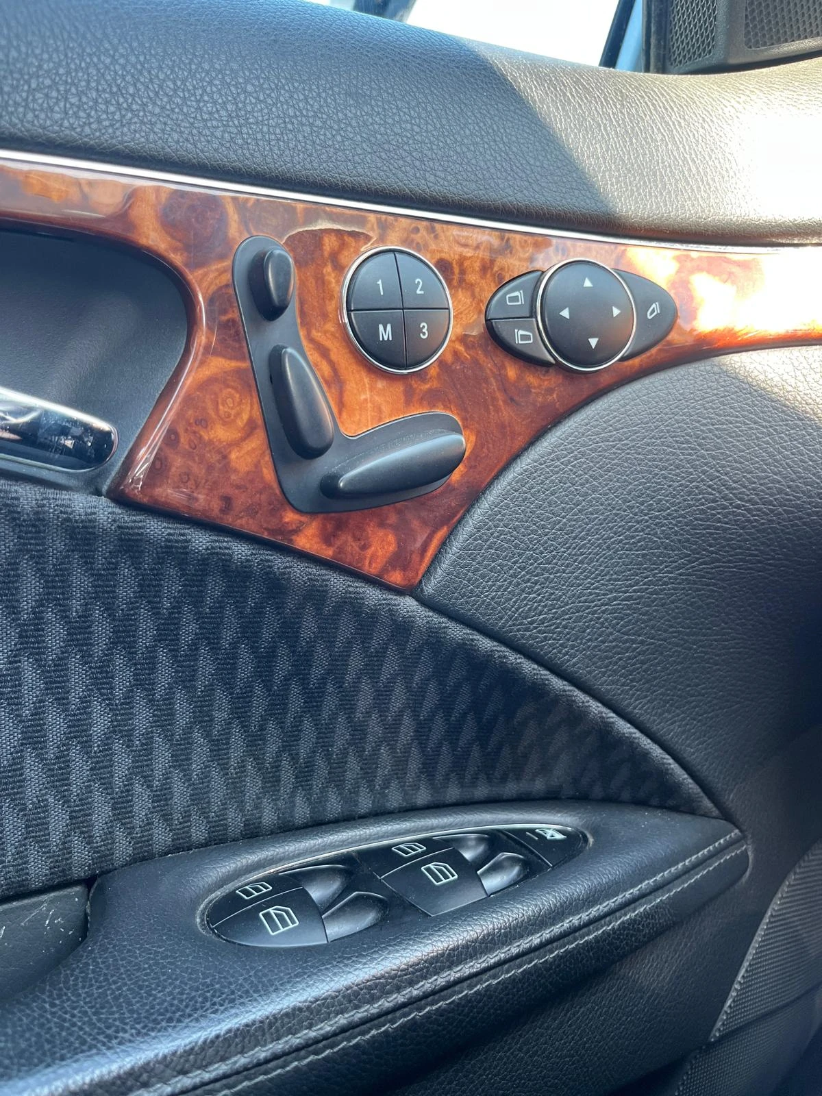 Mercedes-Benz E 270 CDI Elegance, снимка 9 - Автомобили и джипове - 54626649