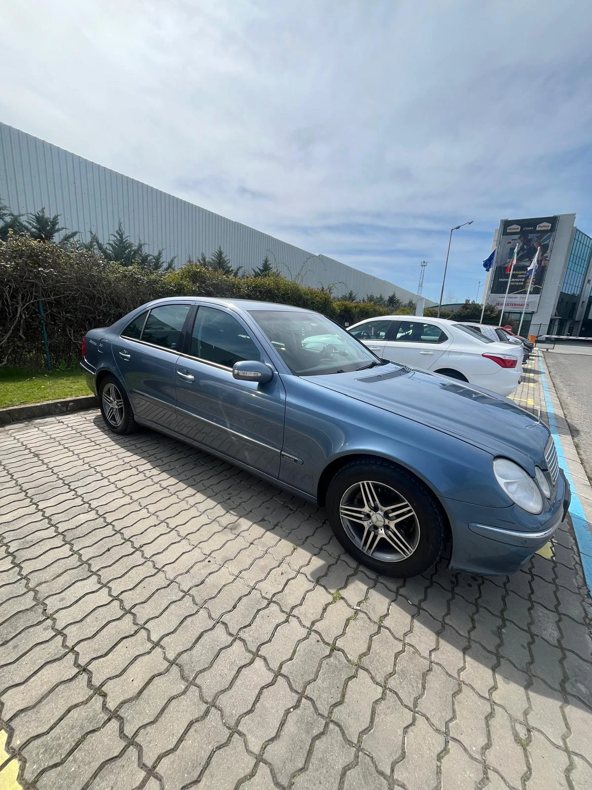 Mercedes-Benz E 270 CDI Elegance, снимка 2 - Автомобили и джипове - 54626649
