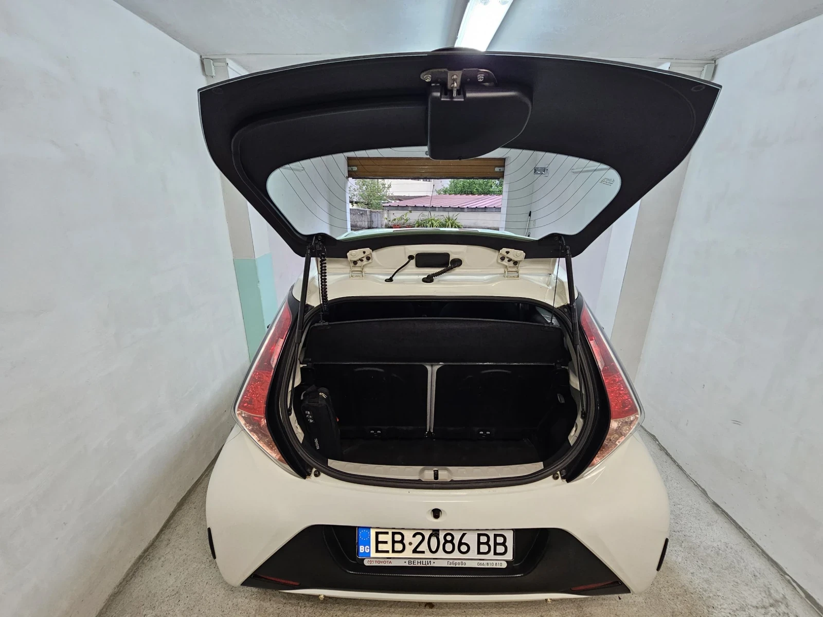 Toyota Aygo 1.0i на76516км купуван от Тойота, Габрово, снимка 7 - Автомобили и джипове - 54730914