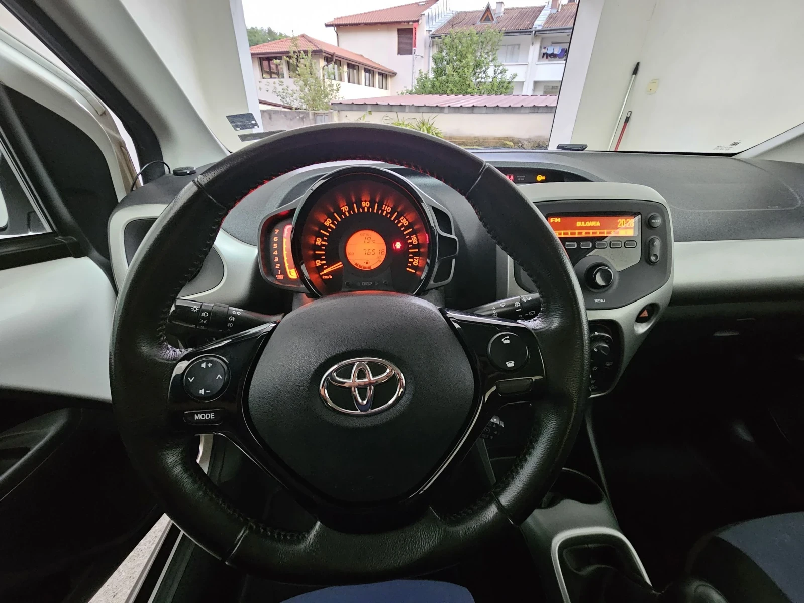 Toyota Aygo 1.0i на76516км купуван от Тойота, Габрово, снимка 8 - Автомобили и джипове - 54730914
