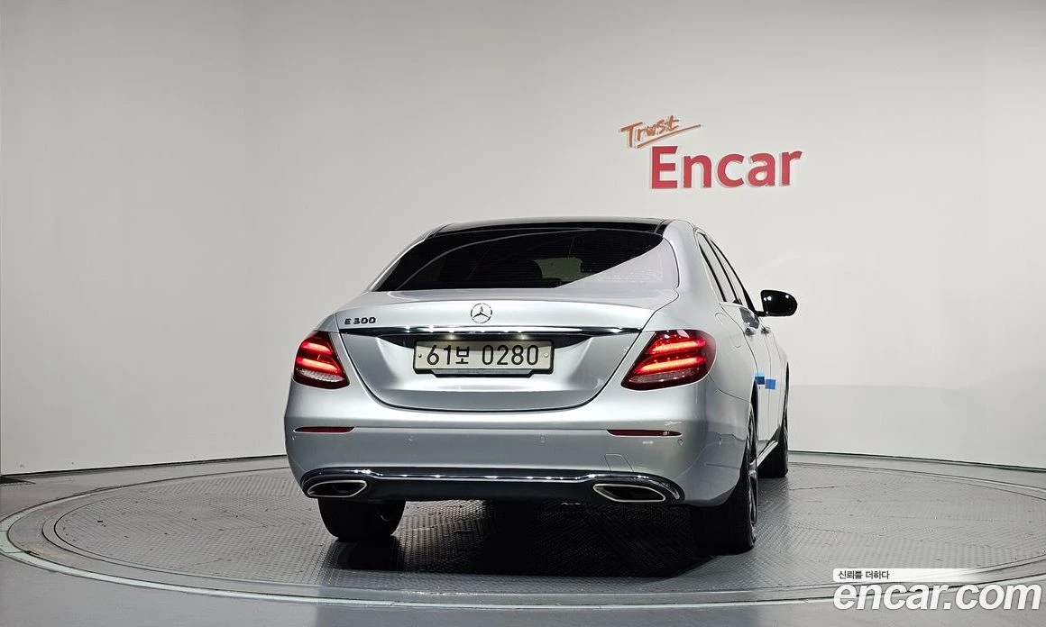 Mercedes-Benz E 300 E300 Avantgarde, снимка 4 - Автомобили и джипове - 55697219