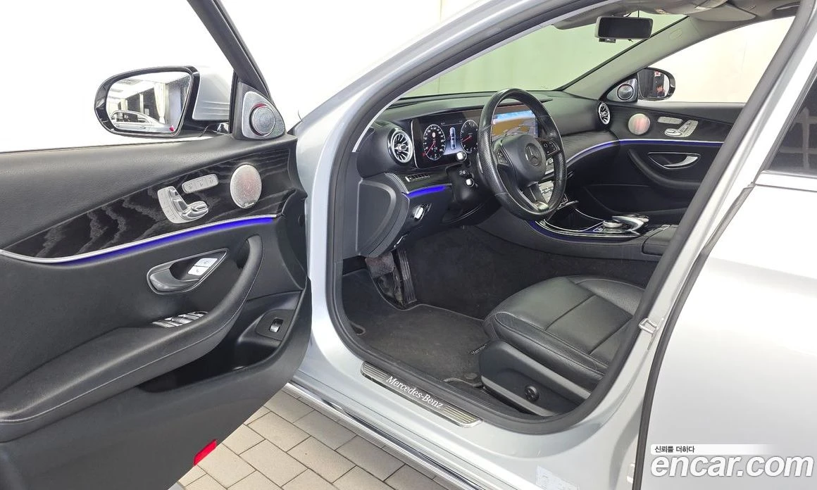 Mercedes-Benz E 300 E300 Avantgarde, снимка 10 - Автомобили и джипове - 55697219