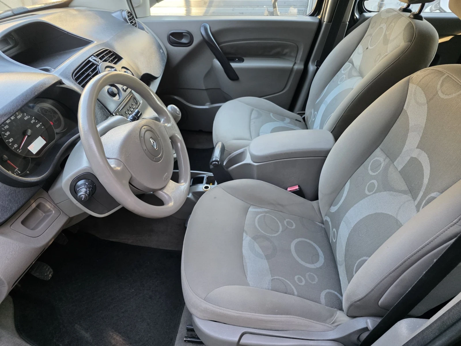 Renault Kangoo 1.6 бензин, снимка 9 - Автомобили и джипове - 56008014