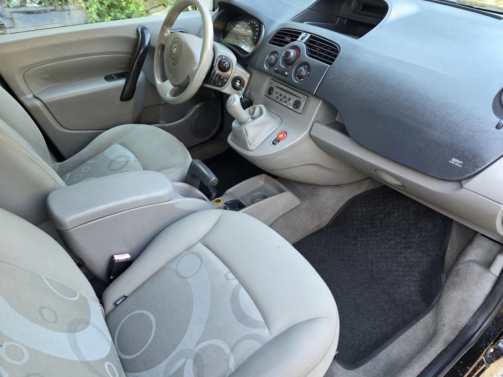 Renault Kangoo 1.6 бензин, снимка 14 - Автомобили и джипове - 56008014