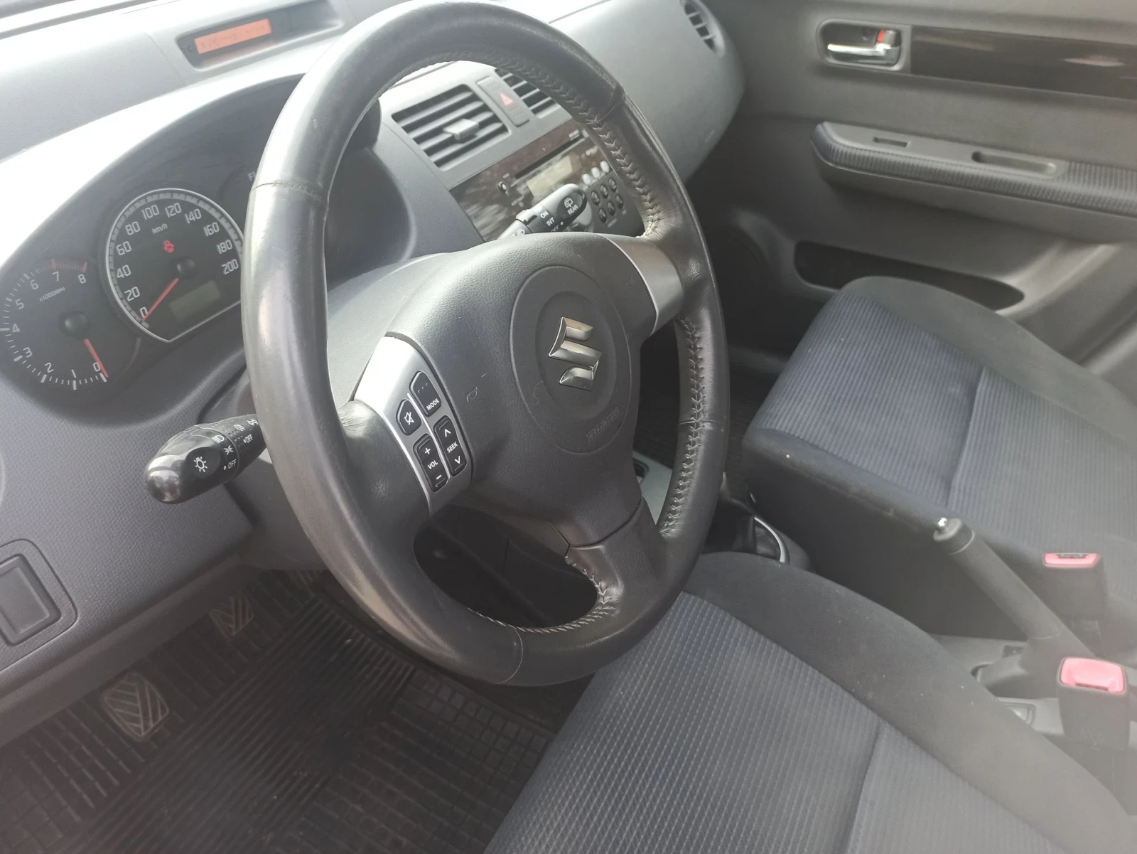 Suzuki Swift 1.3, снимка 9 - Автомобили и джипове - 56090895