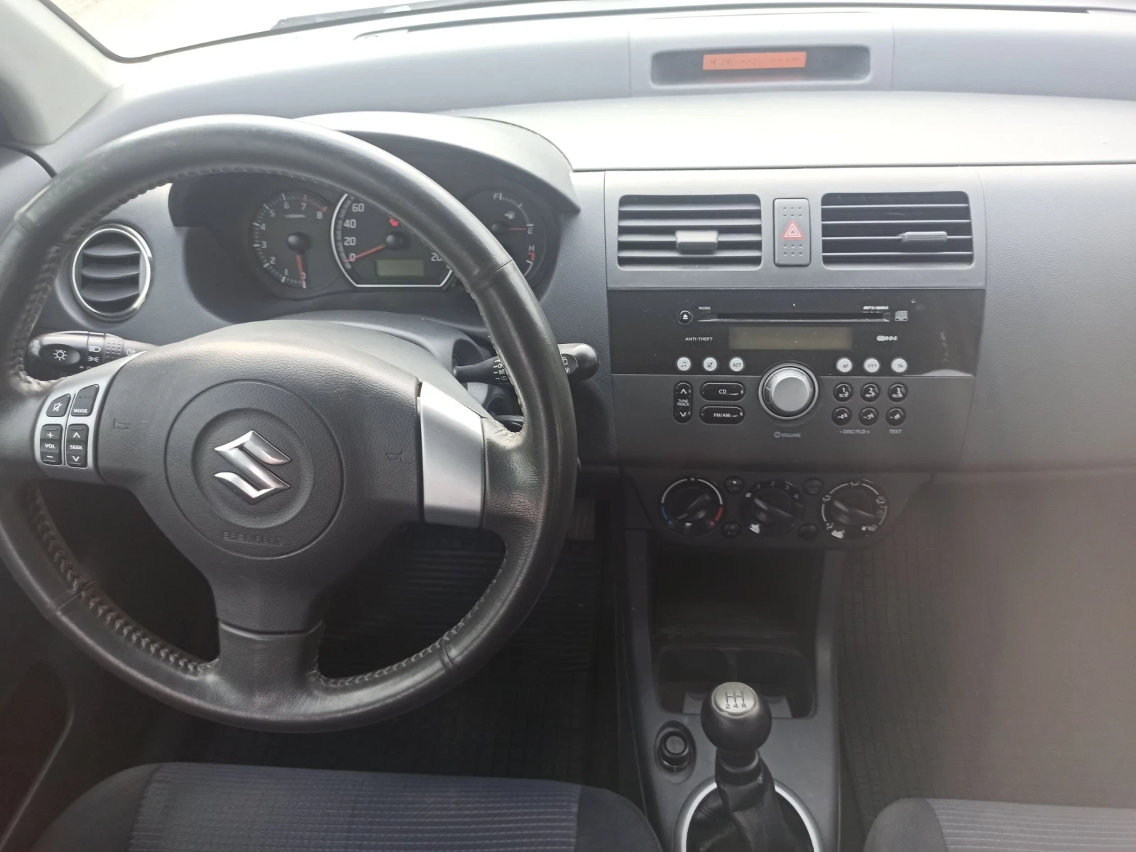 Suzuki Swift 1.3, снимка 12 - Автомобили и джипове - 56090895