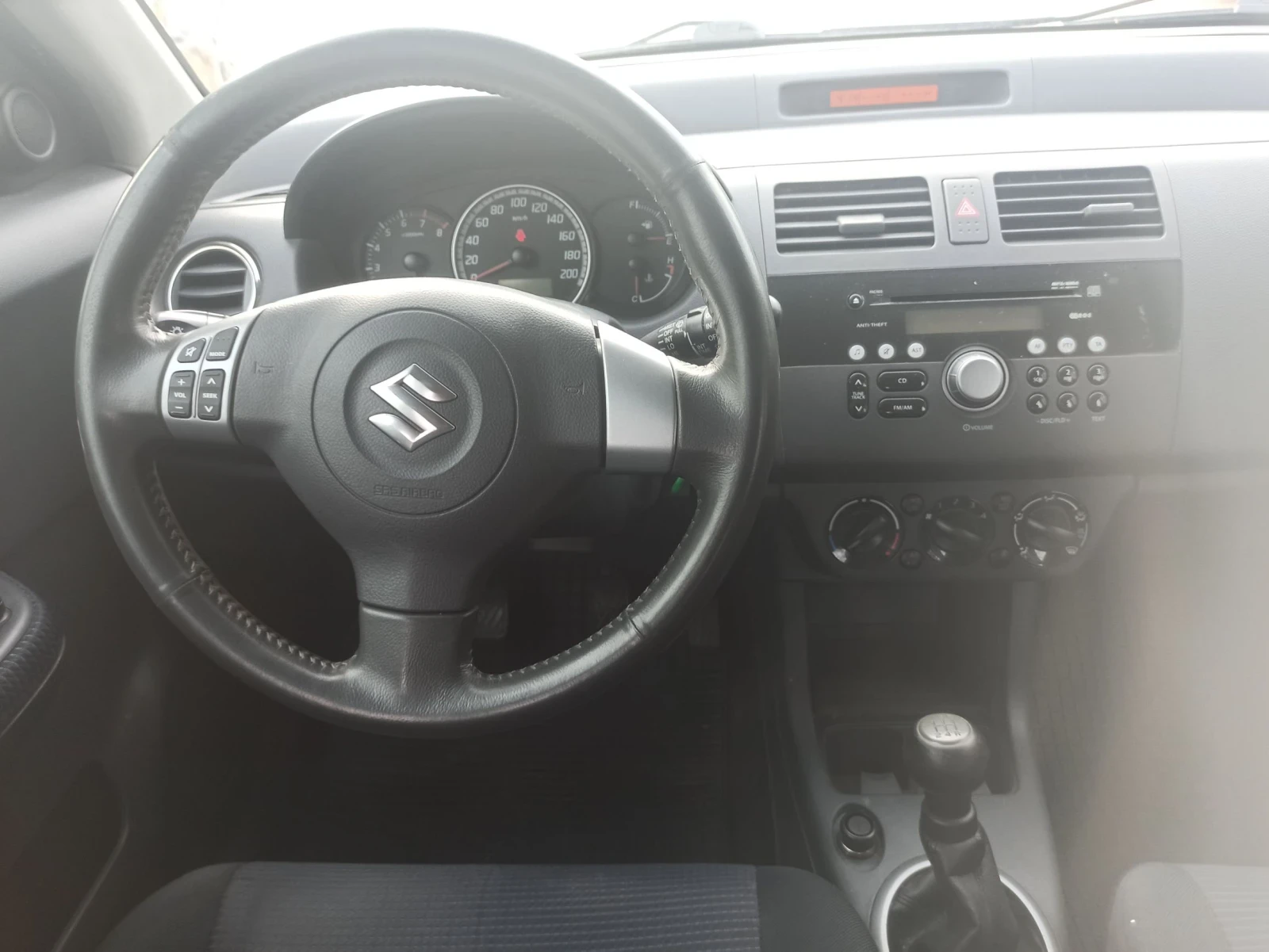 Suzuki Swift 1.3, снимка 10 - Автомобили и джипове - 56090895