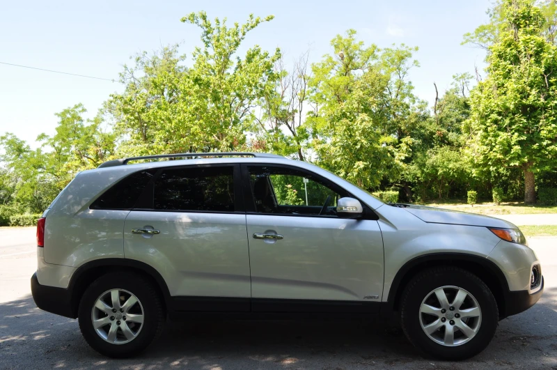 Kia Sorento 2.2 CRDI 4X4, снимка 4 - Автомобили и джипове - 47284942