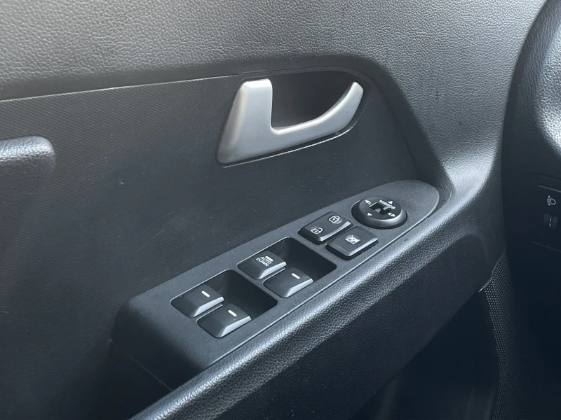 Kia Sportage 1.6 petrol, снимка 12 - Автомобили и джипове - 52691714