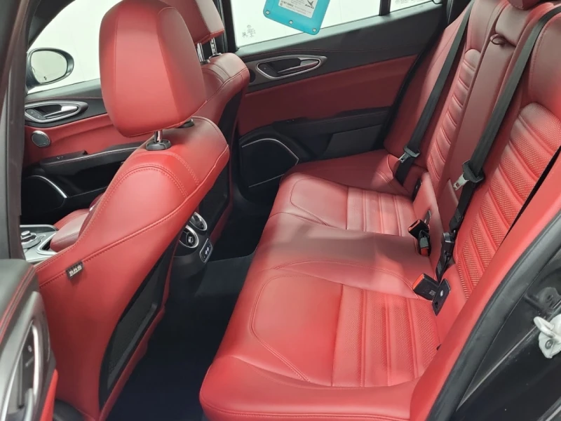 Alfa Romeo Stelvio CARFAX* АВТОФИНАНСИРАНЕ БЕЗ ПЪРВОНАЧАЛНА ВНОСКА, снимка 11 - Автомобили и джипове - 52694862