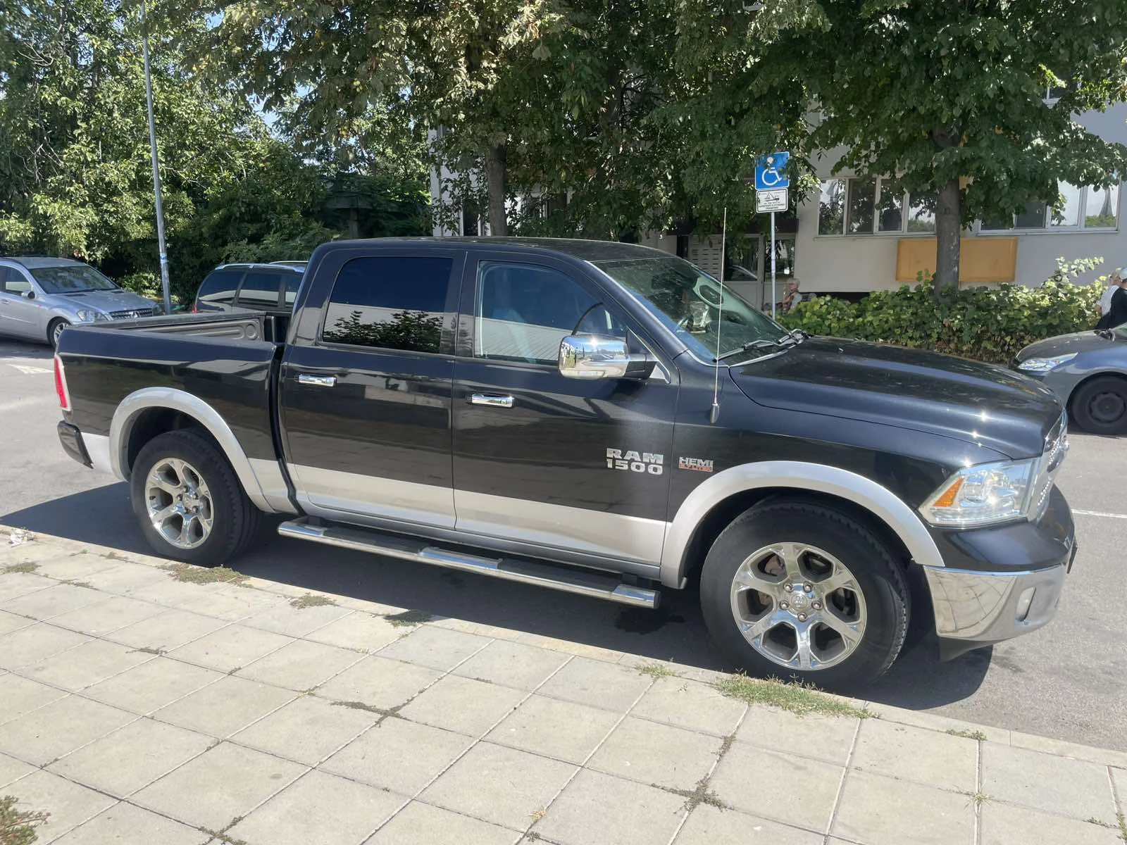 Dodge RAM 1500 LARAMIE 5.7HEMI - изображение 7