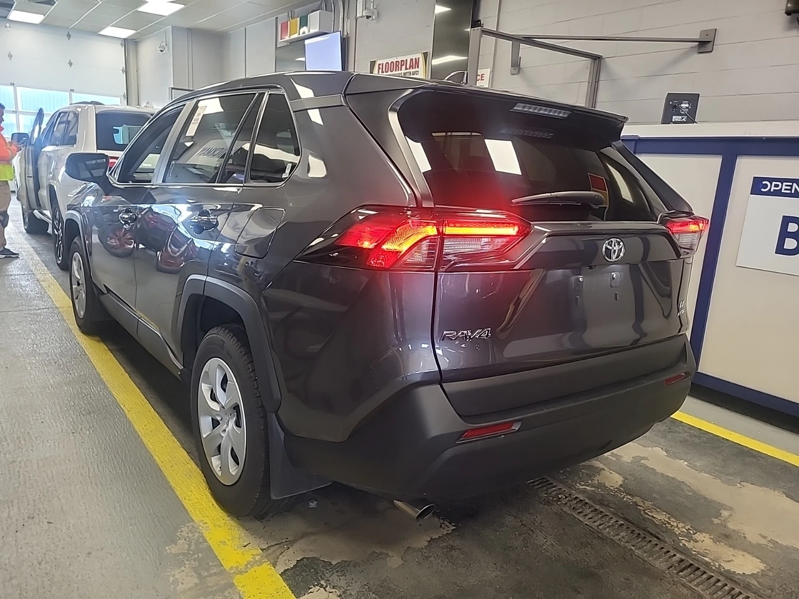 Toyota Rav4 2024* LE* ЛИЗИНГ* 51.977КМ - изображение 4