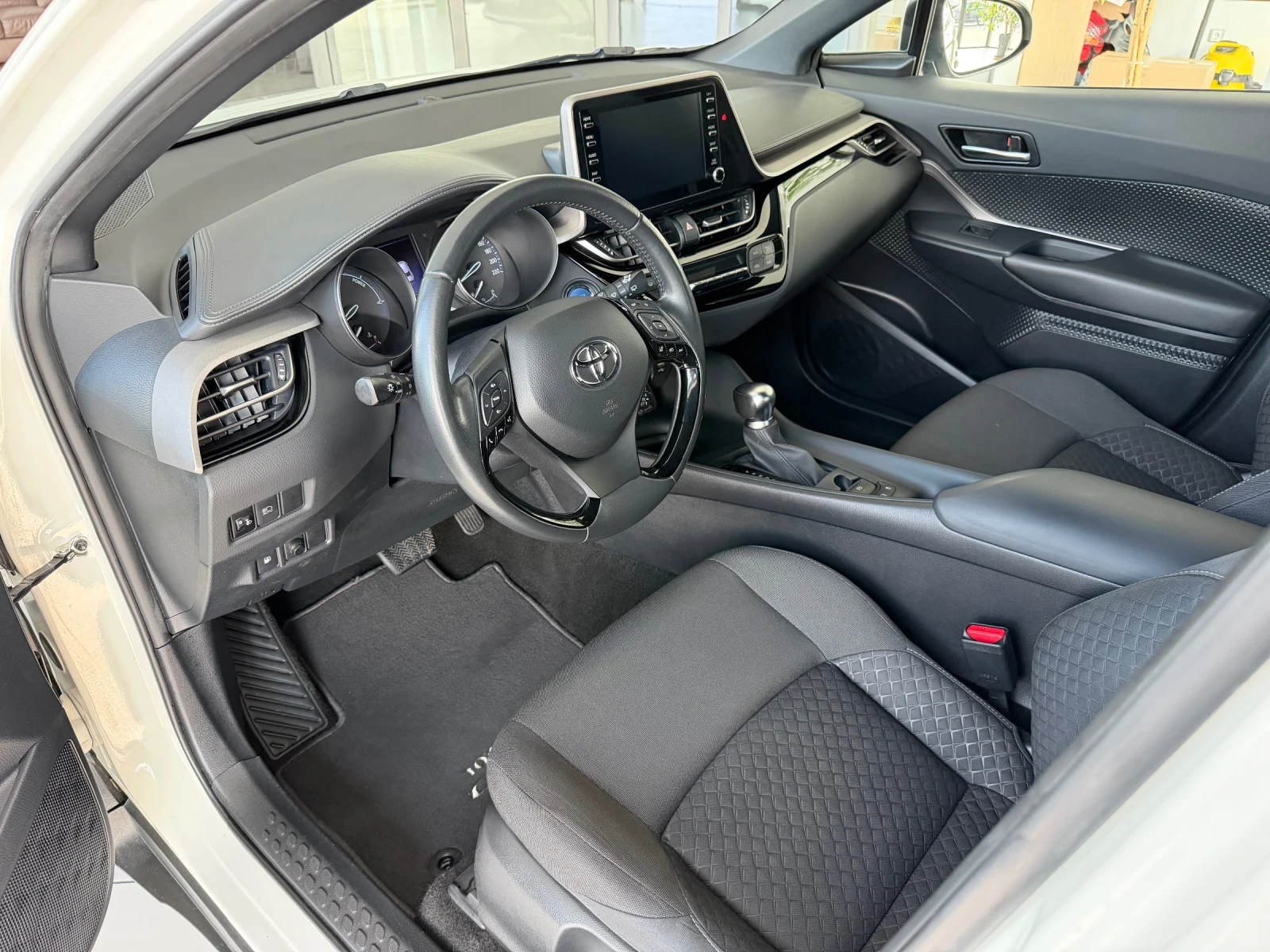 Toyota C-HR КАТО НОВА= ОБСЛУЖЕНА, снимка 6 - Автомобили и джипове - 55058367