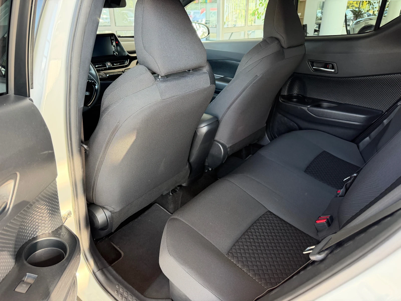 Toyota C-HR КАТО НОВА= ОБСЛУЖЕНА, снимка 7 - Автомобили и джипове - 55058367