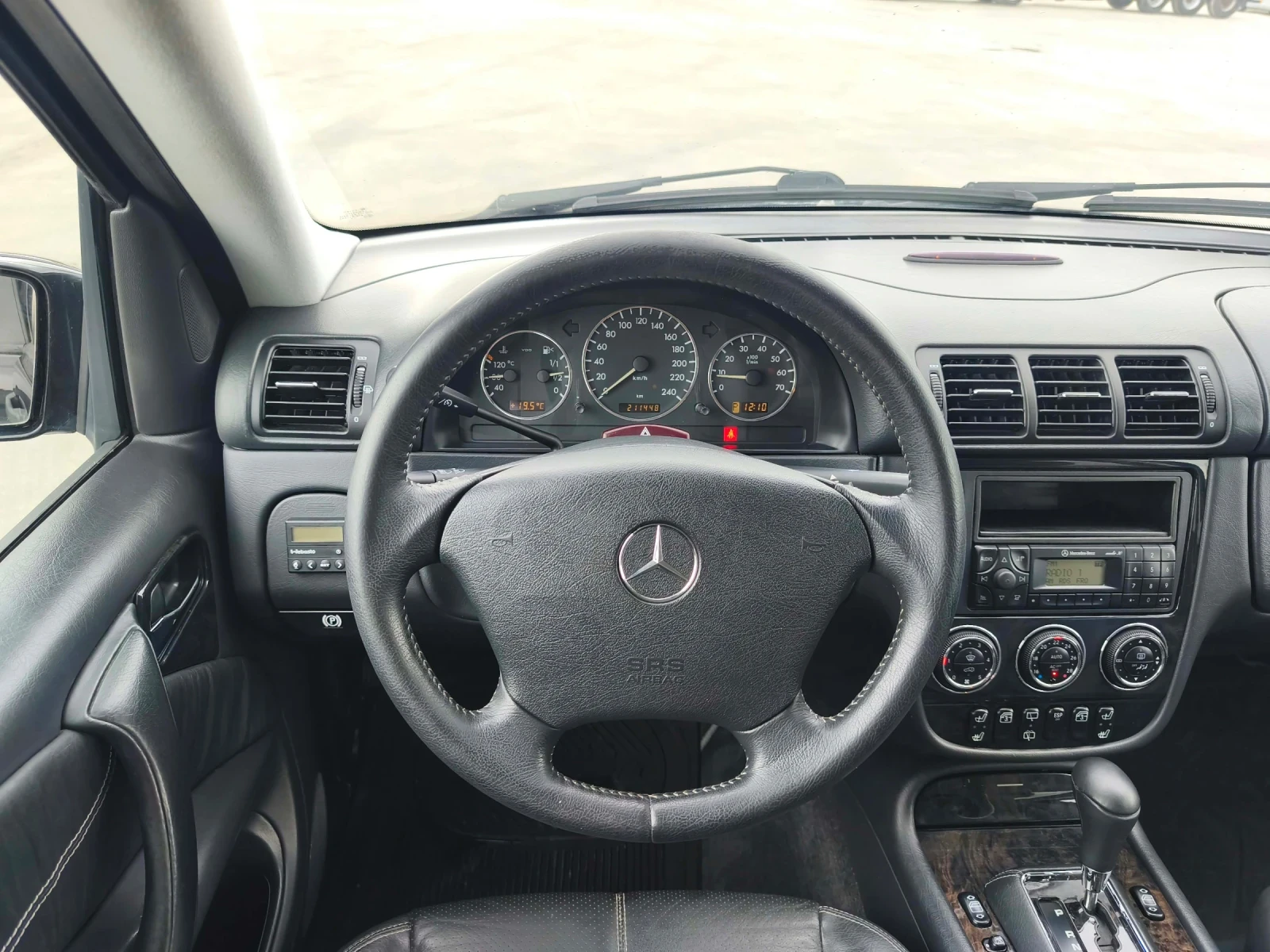 Mercedes-Benz ML ML350i, снимка 13 - Автомобили и джипове - 56616190