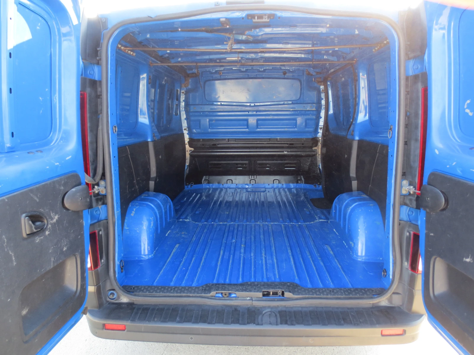 Renault Trafic 1.6 dci, снимка 15 - Бусове и автобуси - 55610334