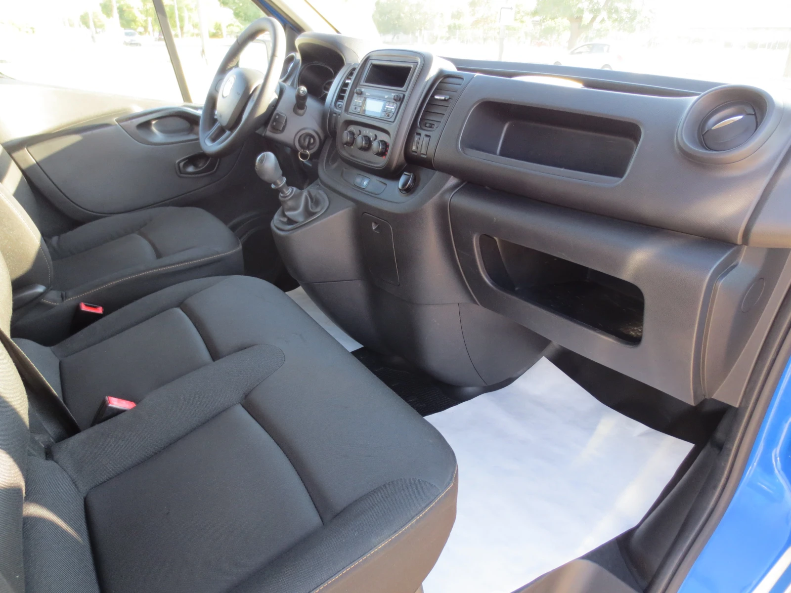 Renault Trafic 1.6 dci, снимка 12 - Бусове и автобуси - 55610334