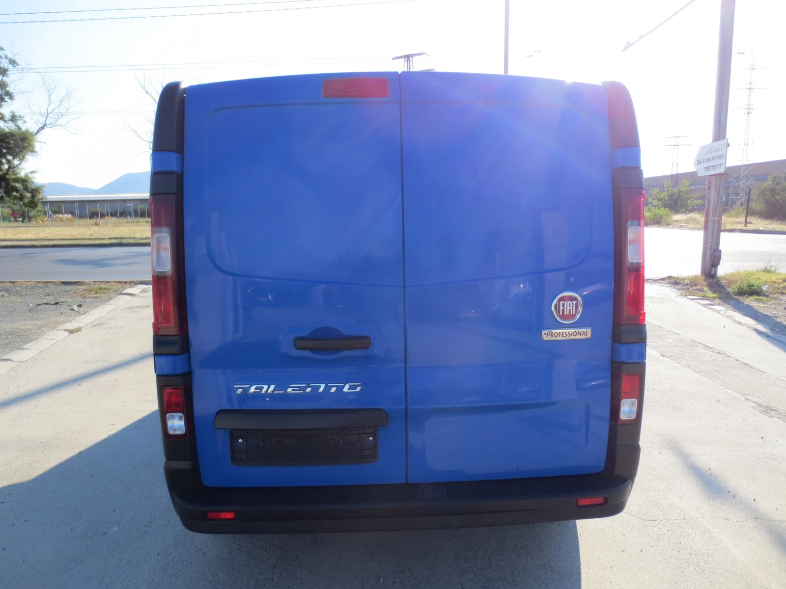 Renault Trafic 1.6 dci, снимка 6 - Бусове и автобуси - 55610334