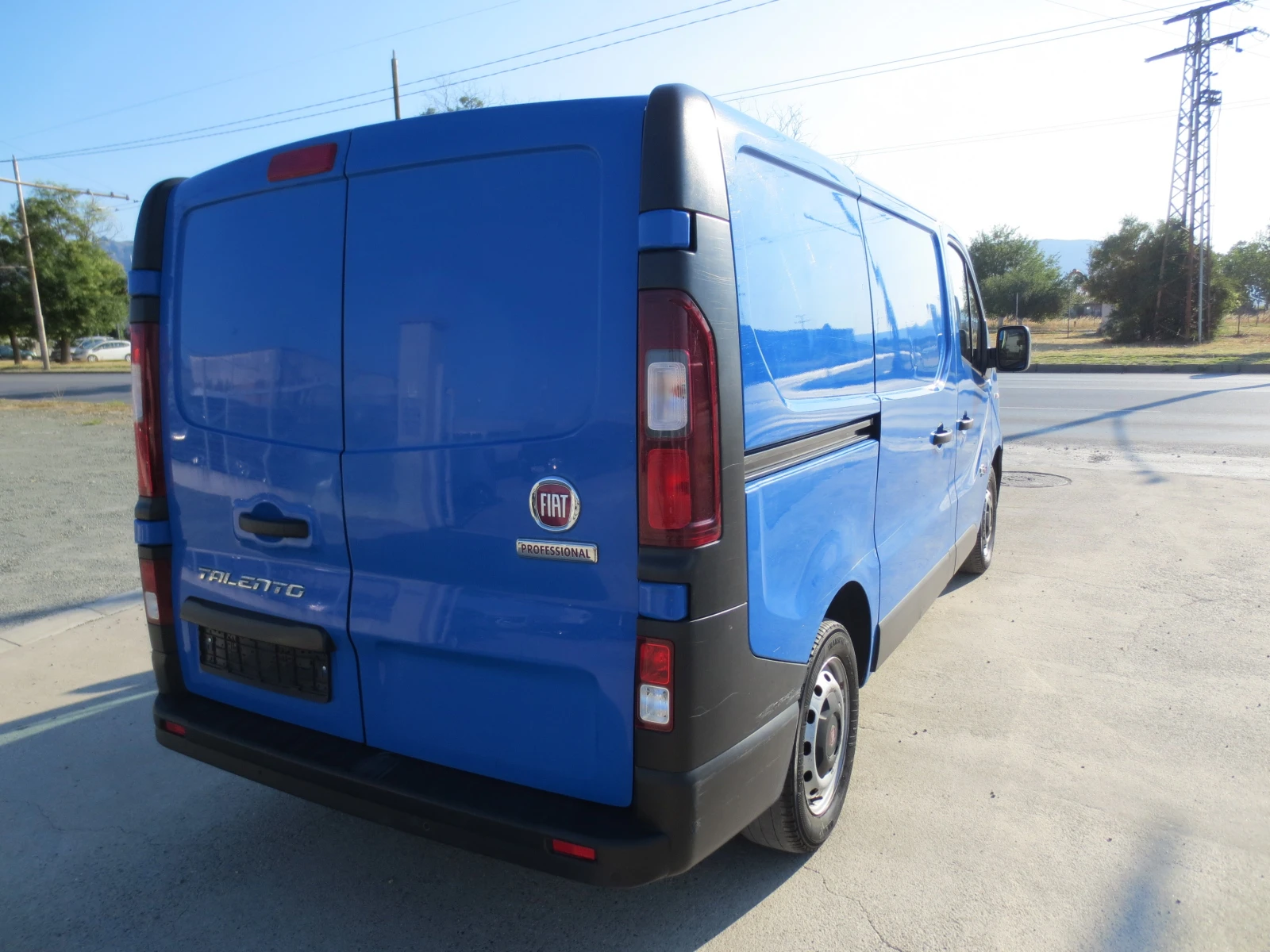Renault Trafic 1.6 dci, снимка 5 - Бусове и автобуси - 55610334