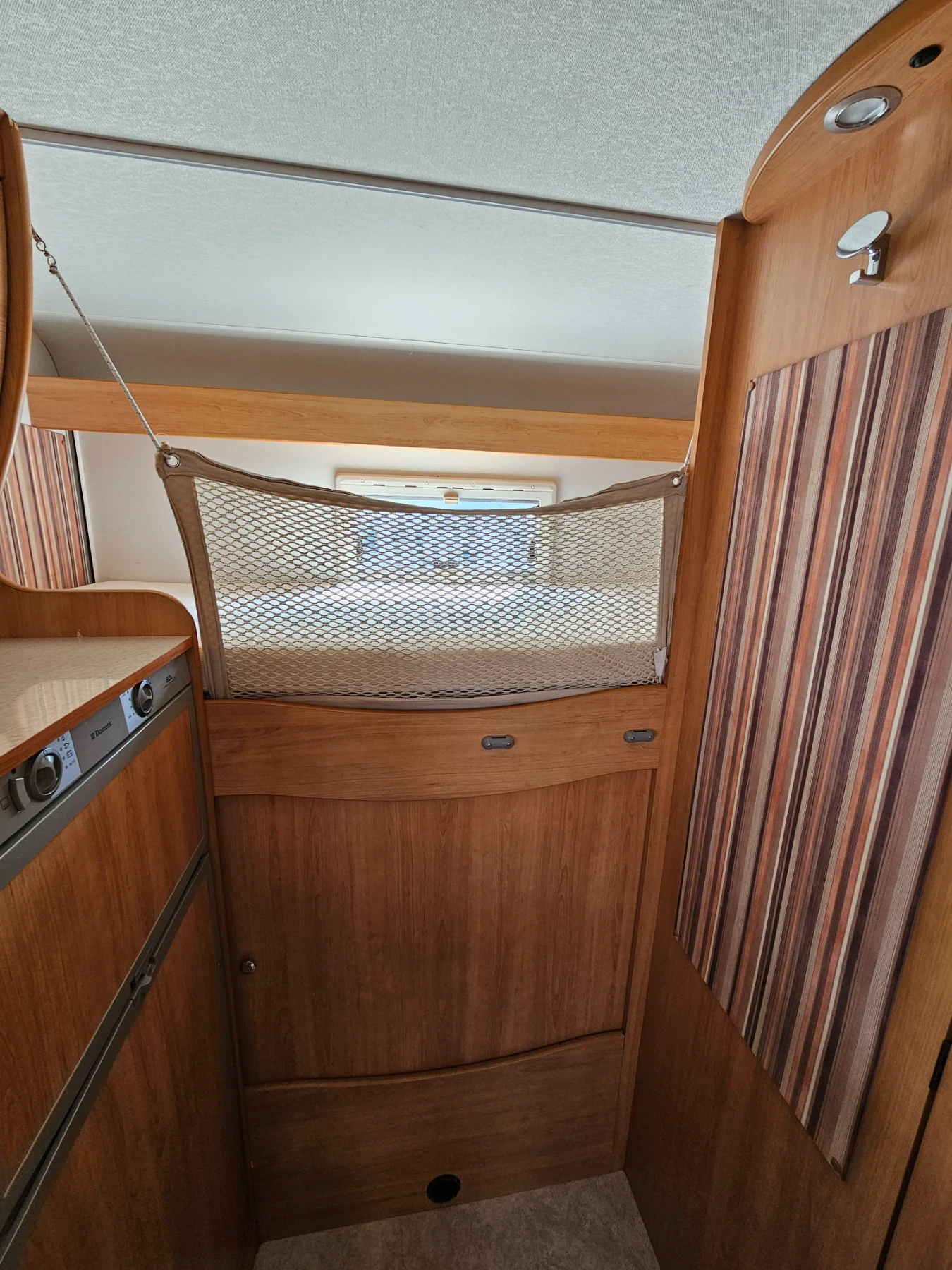 Кемпер Laika X700 Два климатика, солари, инвертор! - изображение 7