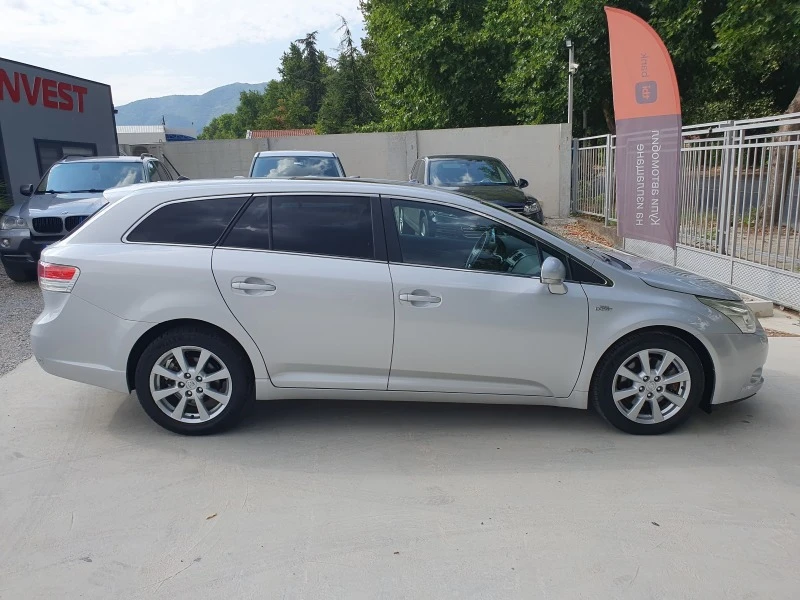 Toyota Avensis 2.2/150ks, снимка 8 - Автомобили и джипове - 46634177