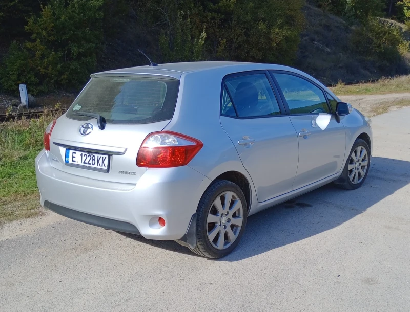 Toyota Auris 1.6, снимка 14 - Автомобили и джипове - 47511954