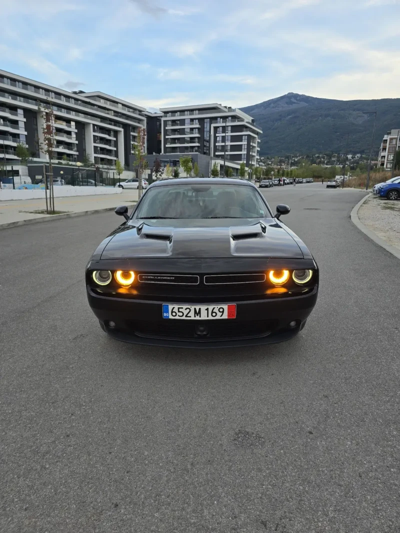 Dodge Challenger SXT Plus, снимка 2 - Автомобили и джипове - 48476826