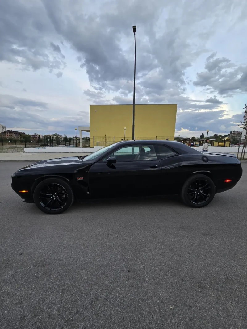 Dodge Challenger SXT Plus, снимка 3 - Автомобили и джипове - 48476826