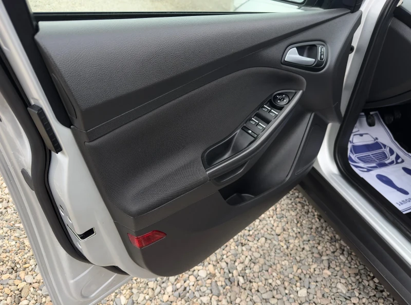 Ford Focus 1.6-120кс * LPG / TITANIUM / NAVI* , снимка 9 - Автомобили и джипове - 52658384