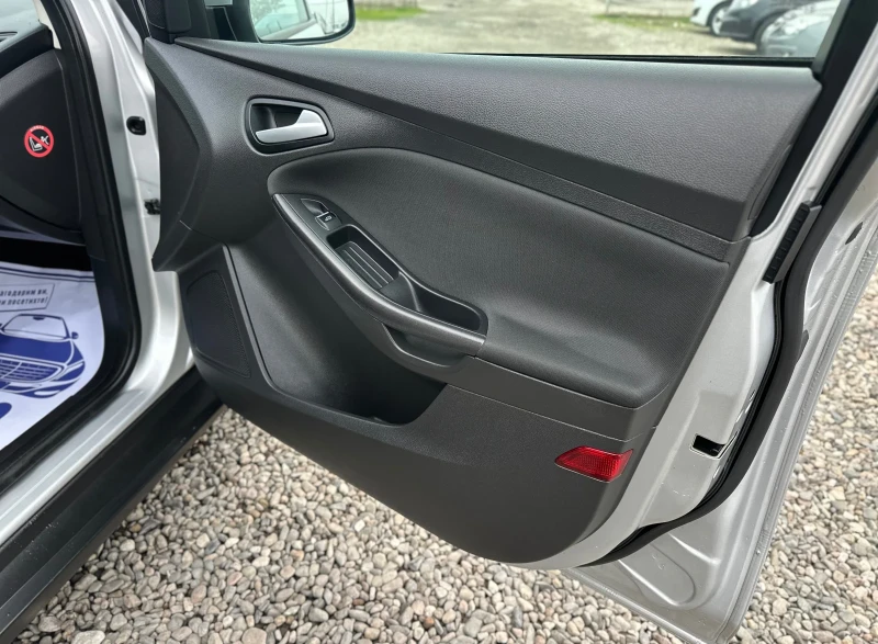 Ford Focus 1.6-120кс * LPG / TITANIUM / NAVI* , снимка 12 - Автомобили и джипове - 52658384