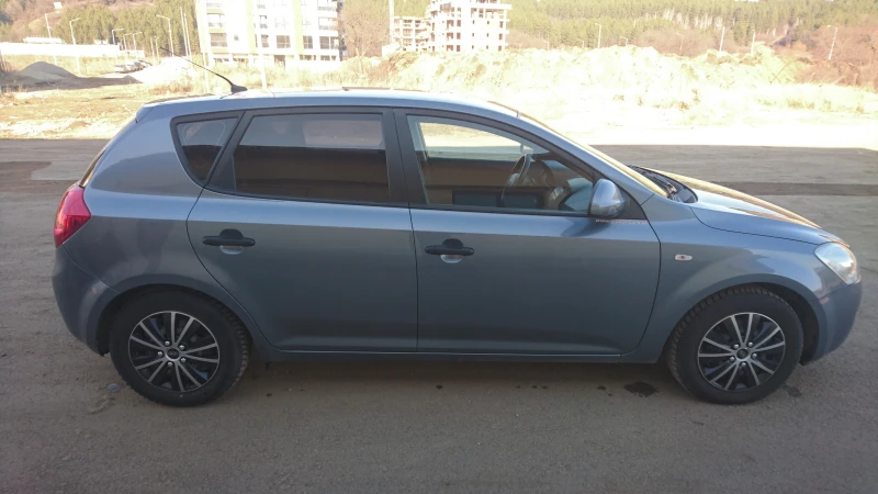 Kia Ceed 1.6, снимка 4 - Автомобили и джипове - 52831051