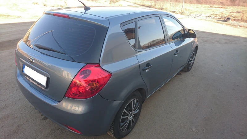 Kia Ceed 1.6, снимка 5 - Автомобили и джипове - 52831051