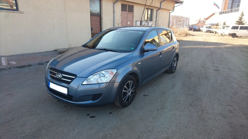Kia Ceed 1.6, снимка 2 - Автомобили и джипове - 52831051