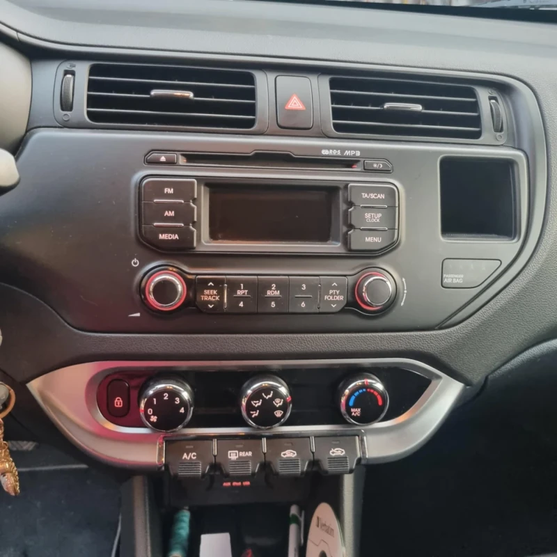 Kia Rio, снимка 17 - Автомобили и джипове - 53096718