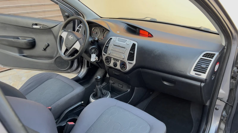 Hyundai I20 1.2i, снимка 9 - Автомобили и джипове - 53301742
