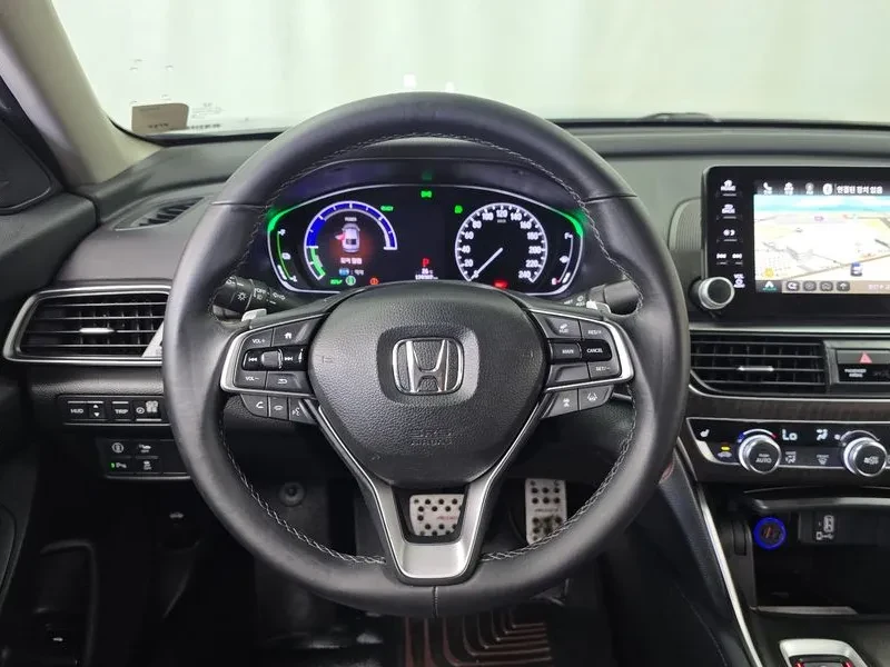 Honda Accord 2.0 Hybrid Touring, снимка 13 - Автомобили и джипове - 55985414